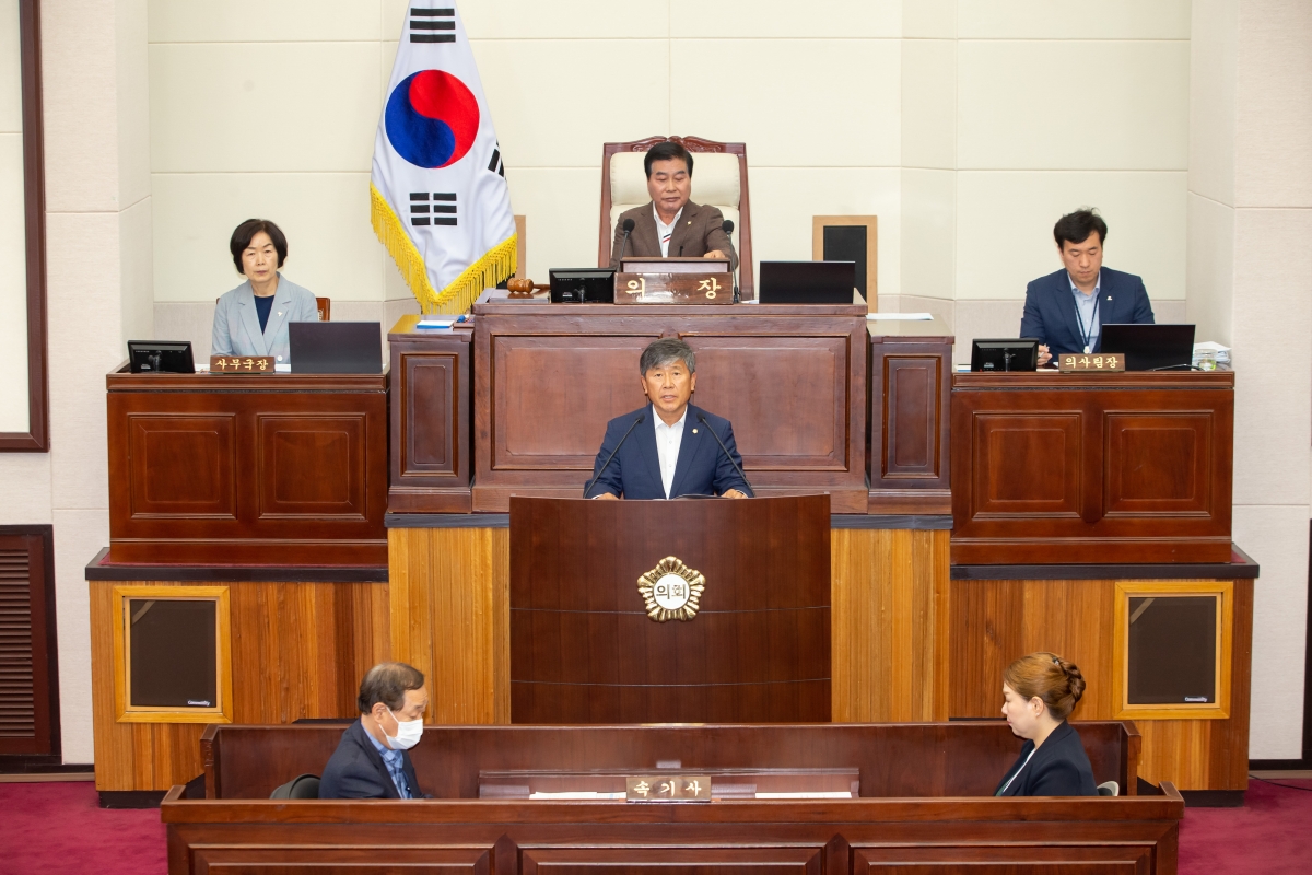 20230602-034[_P7U3439-제268회 정례회 제1차 본희의시 예산결산특별위원장에 호선된 양진오 의원 당선인사.JPG