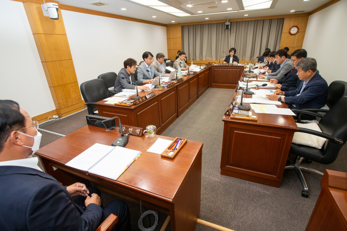 20230605-019[_P7U4269-제268회 정례회 기획행정위원회 조례안 심사활동.JPG