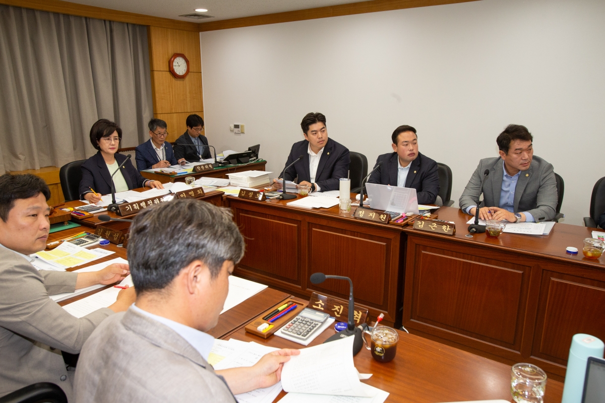 20230605-022[_P7U4199-제268회 정례회 기획행정위원회 조례안 심사활동.JPG