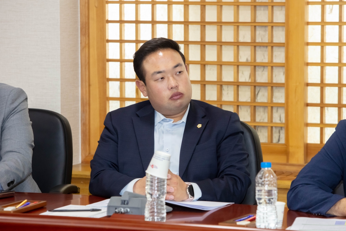 20230605-063[IMG_5246-의원연구단체 탄소중립 연구회 용역 착수 보고 및 기초 교육.JPG