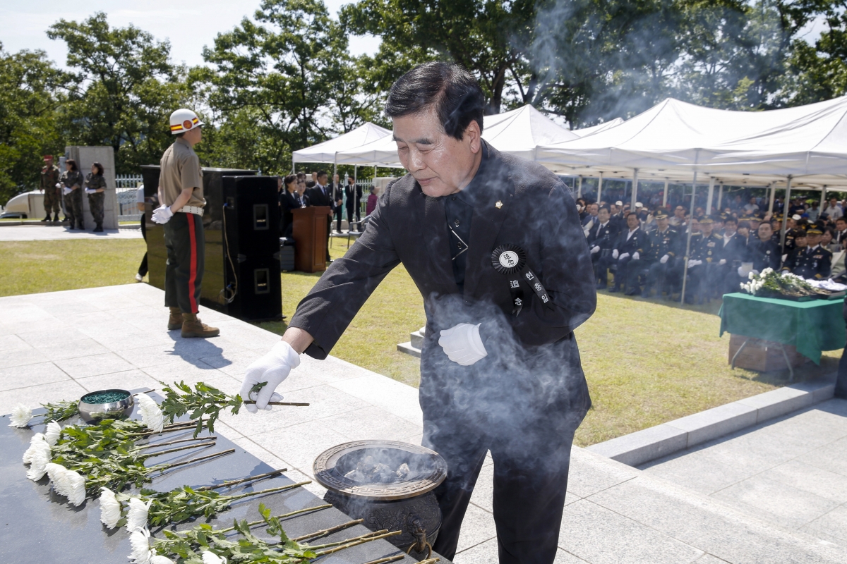 20230606-029[_P7U4328-1-제68회 현충일 충혼탑 추념.jpg