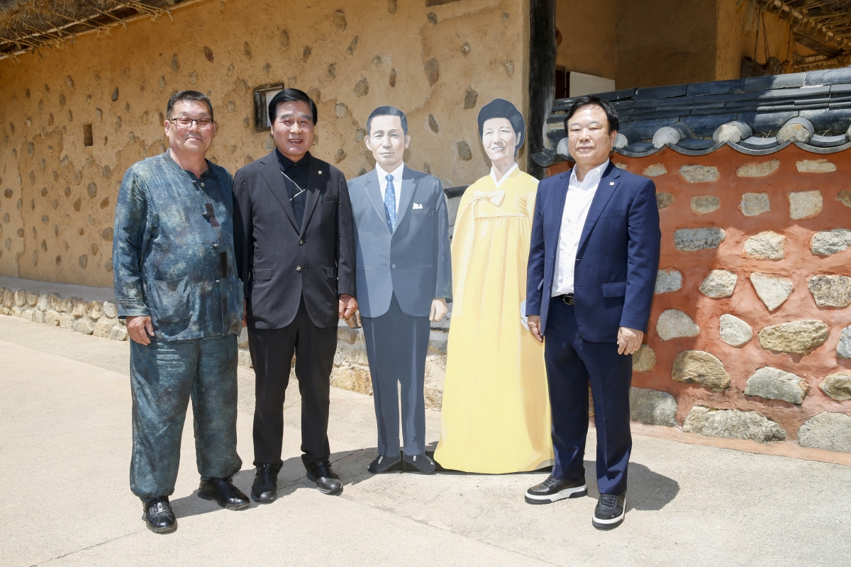 20230606-112[_P7U4496-1-제68회 현충일 박정희대통령 생가 추념.jpg