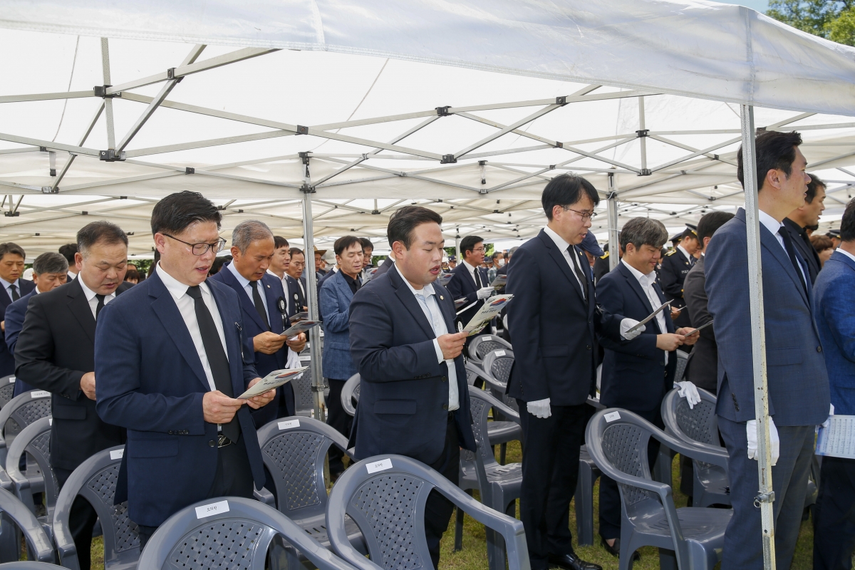 20230606-062[_P7U4387-1-제68회 현충일 충혼탑 추념.jpg