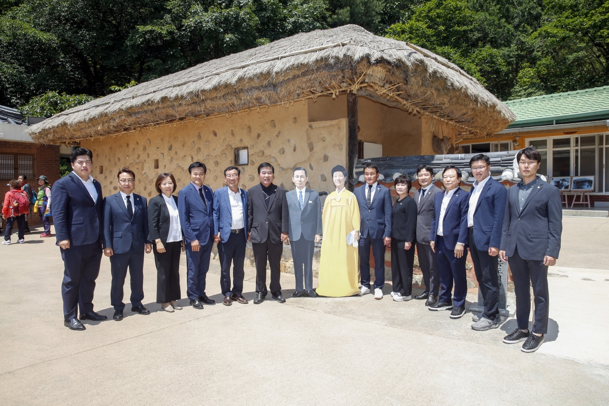 20230606-115[_P7U4501-1-제68회 현충일 박정희대통령 생가 추념.jpg