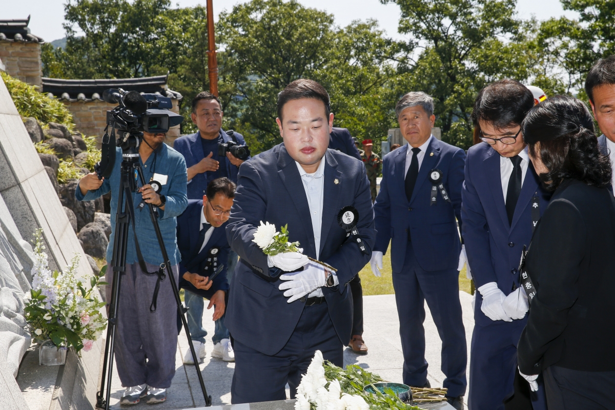 20230606-048[_P7U4367-1-제68회 현충일 충혼탑 추념.jpg