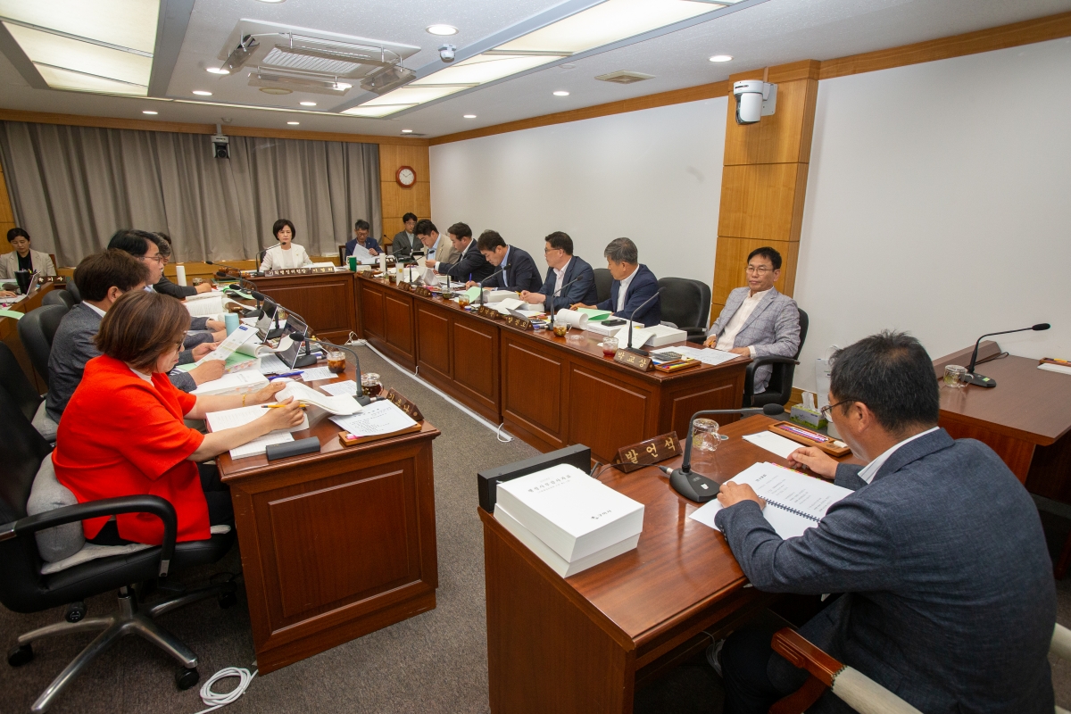 20230607-025[_P7U4591-제268회 정례회 기획행정위원회 소관 2023년도 행정사무감사 활동.JPG