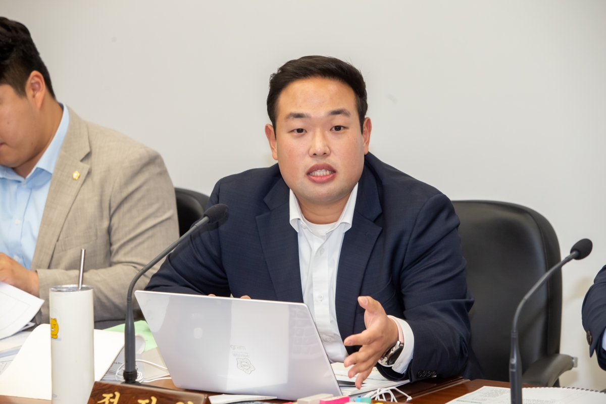 20230607-042[_P7U4676-제268회 정례회 기획행정위원회 소관 2023년도 행정사무감사 활동.JPG