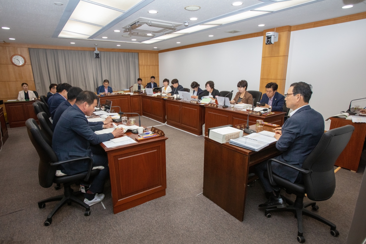 20230608-007[IMG_5348-제268회 정례회 산업건설위원회 소관 2023년도 행정사무감사 활동.JPG