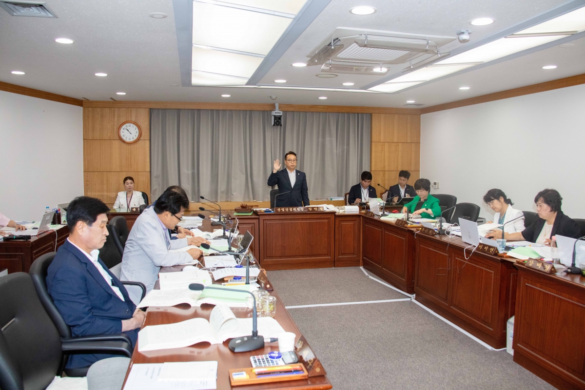 20230609-007[IMG_5434-제268회 정례회 산업건설위원회 소관 2023년도 행정사무감사 활동.JPG
