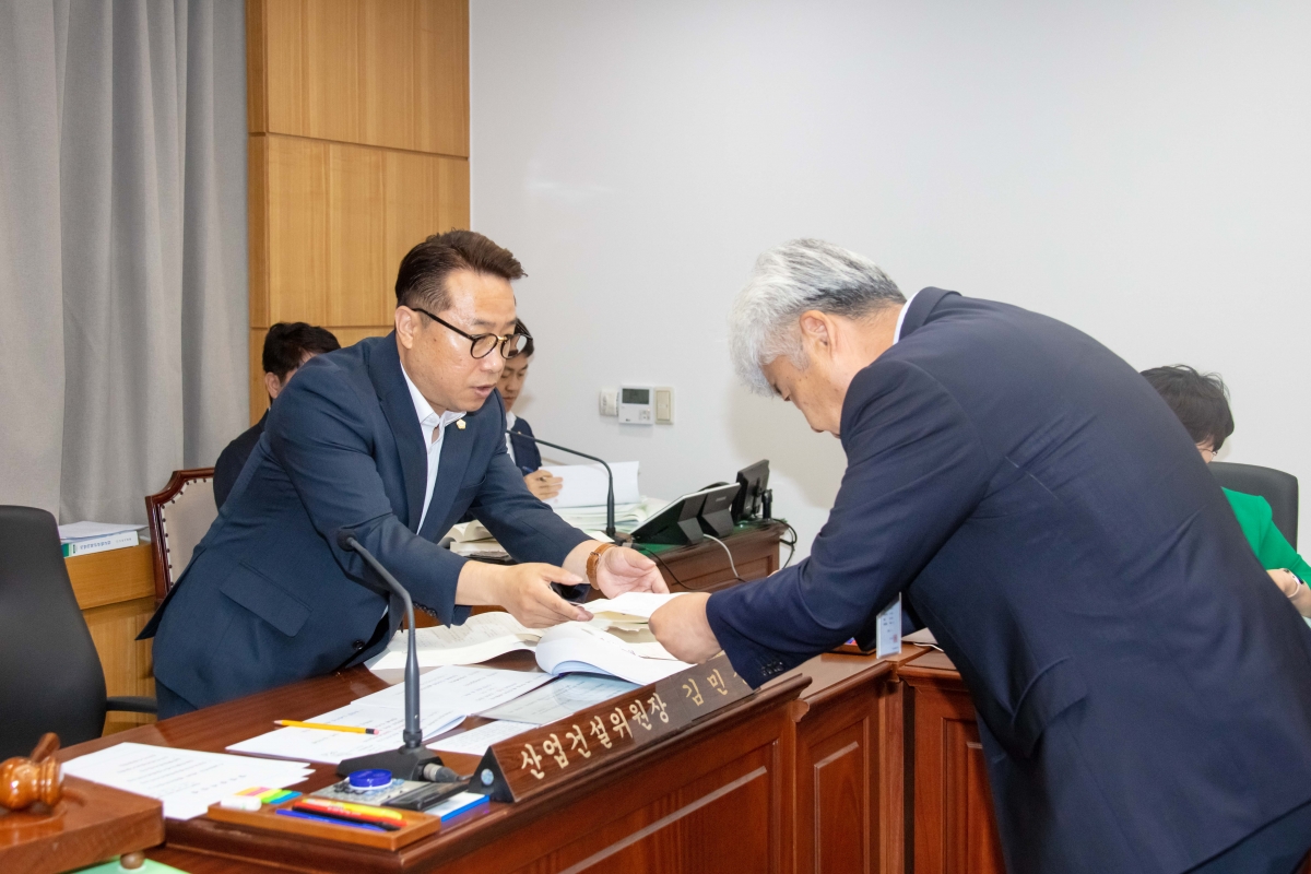 20230609-009[IMG_5440-제268회 정례회 산업건설위원회 소관 2023년도 행정사무감사 활동.JPG