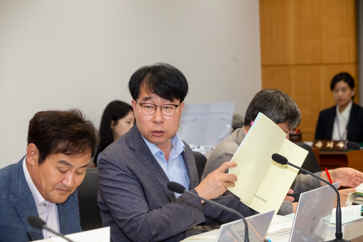 20230619-016[_P7U6110-제268회 정례회 기획행정위원회 소관 2022회계연도 세입・세출 결산 승인안 예비심사활동.JPG