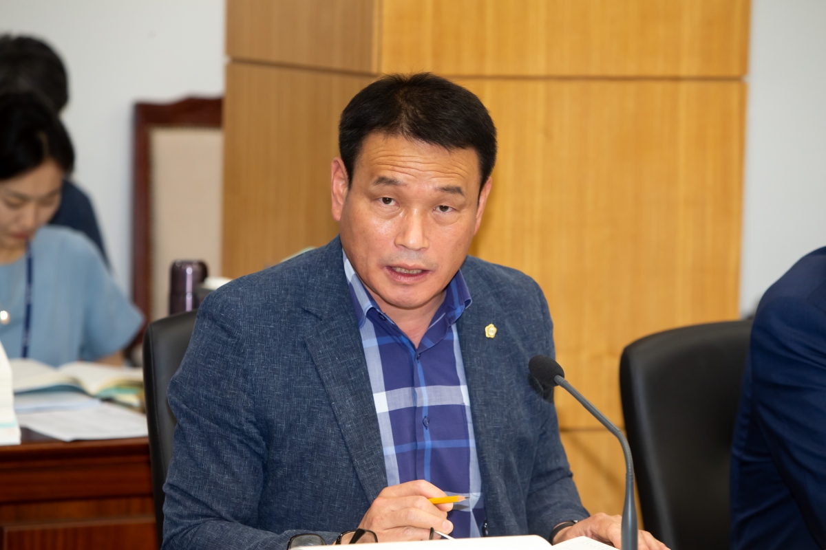 20230619-025[_P7U6117-제268회 정례회 산업건설위원회 소관 2022회계연도 세입・세출 결산 승인안 예비심사활동.JPG