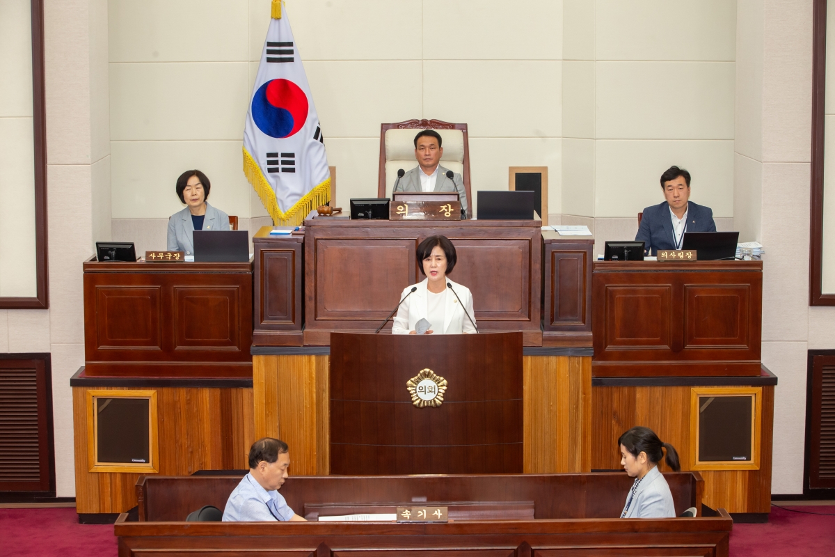 20230623-040[_P7U6546-제268회 정례회 제2차 본회의시 이명희 기획행정위원장 2023년도 행정사무감사 활동결과보고.JPG