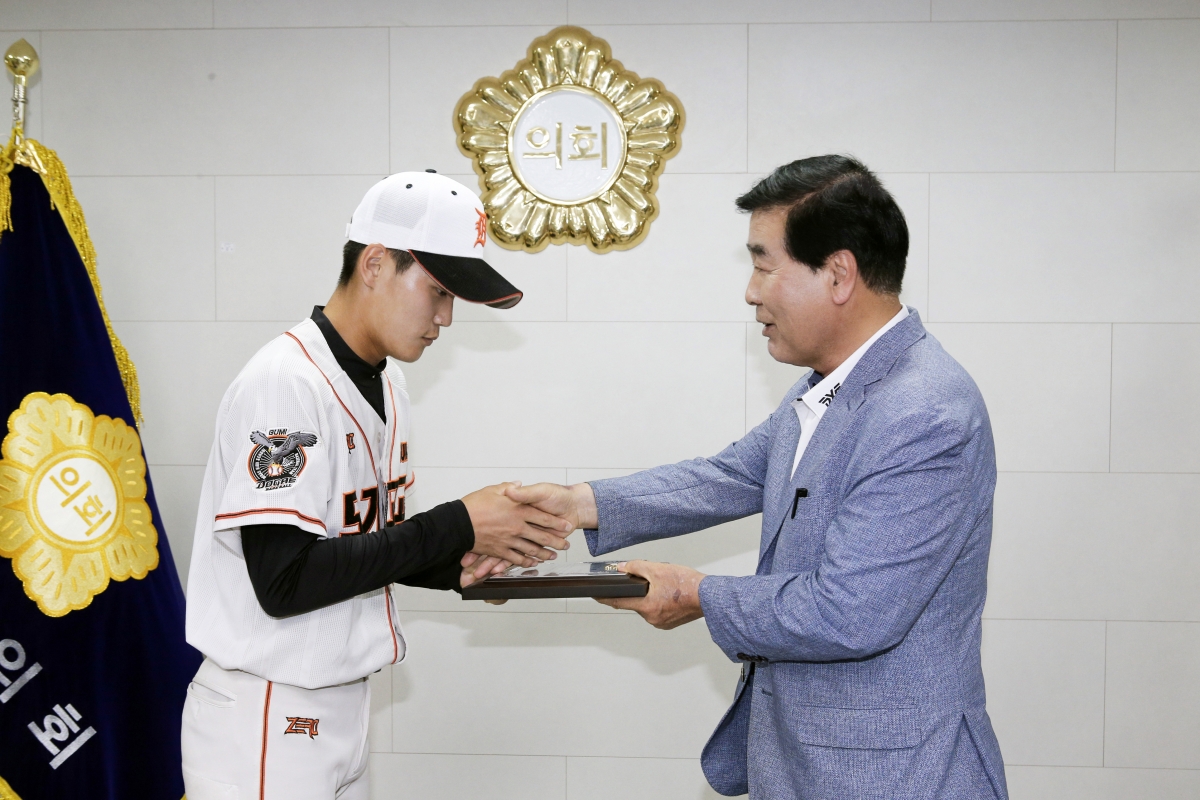 20230626-002[_P7U7077-1-야구소프트협회 표창 수여식.jpg