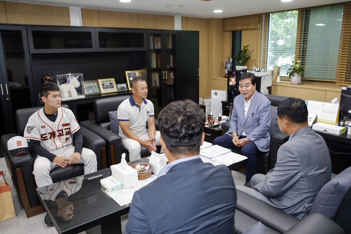 20230626-013[_P7U7115-1-야구소프트협회 표창 수여식.jpg