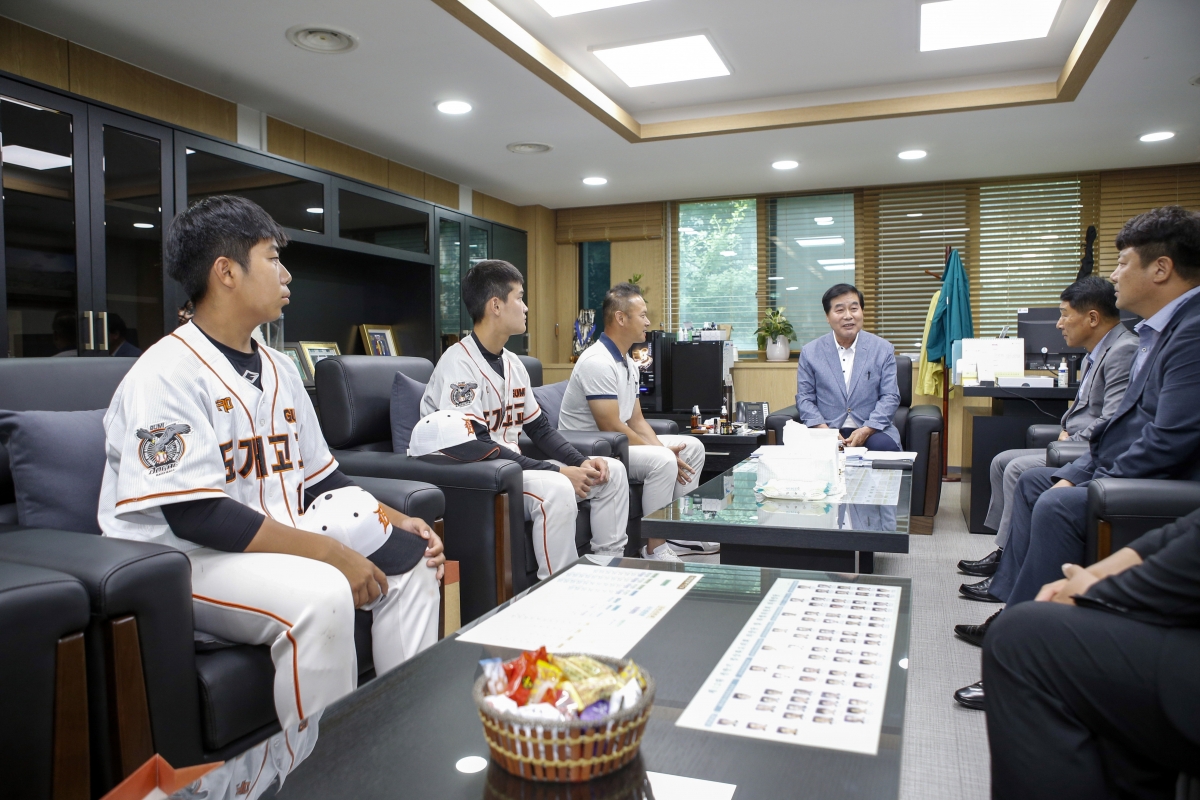 20230626-012[_P7U7113-1-야구소프트협회 표창 수여식.jpg
