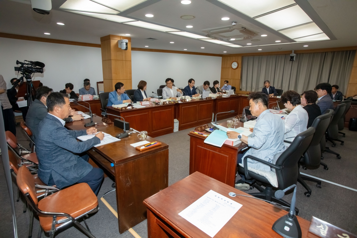 20230621-006[IMG_5527-제268회 정례회 예산결산특별위원회 2022회계연도 세입·세출 결산 승인안 심사활동.JPG