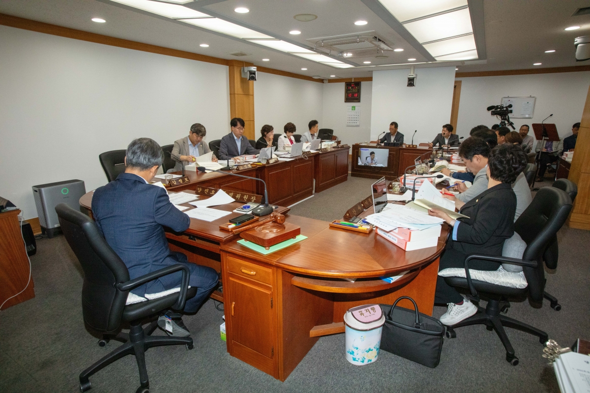 20230621-009[IMG_5533-제268회 정례회 예산결산특별위원회 2022회계연도 세입·세출 결산 승인안 심사활동.JPG