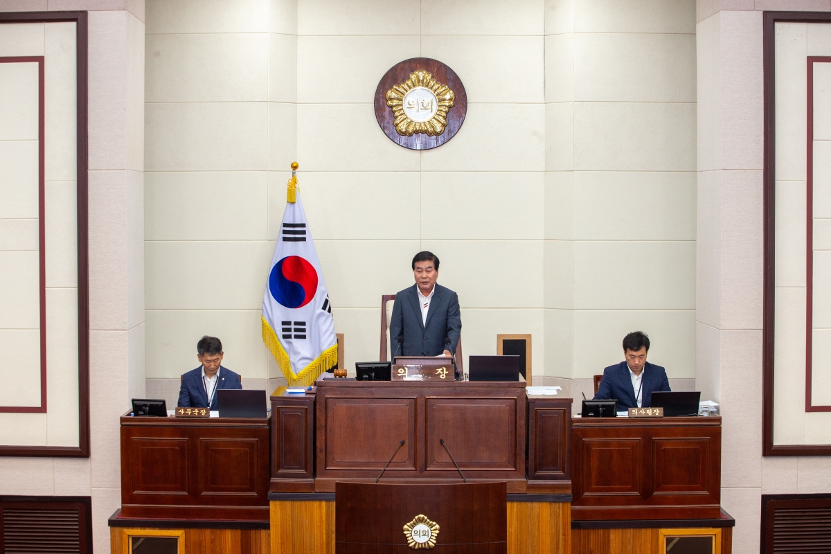 20230705-004[_P7U7662-제269회 임시회 제1차 본회의시 안주찬 의장 회의주재.JPG
