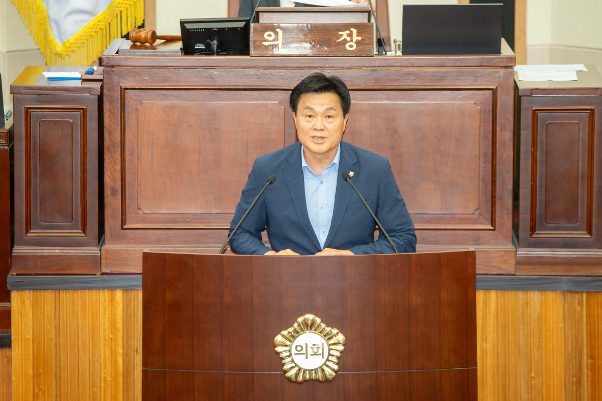 20230705-013[_P7U7697-제269회 임시회 제1차 본회의시 김영태 의회운영위원장 2023년도 구미시의회 회기 연장의 건 제안설명.JPG