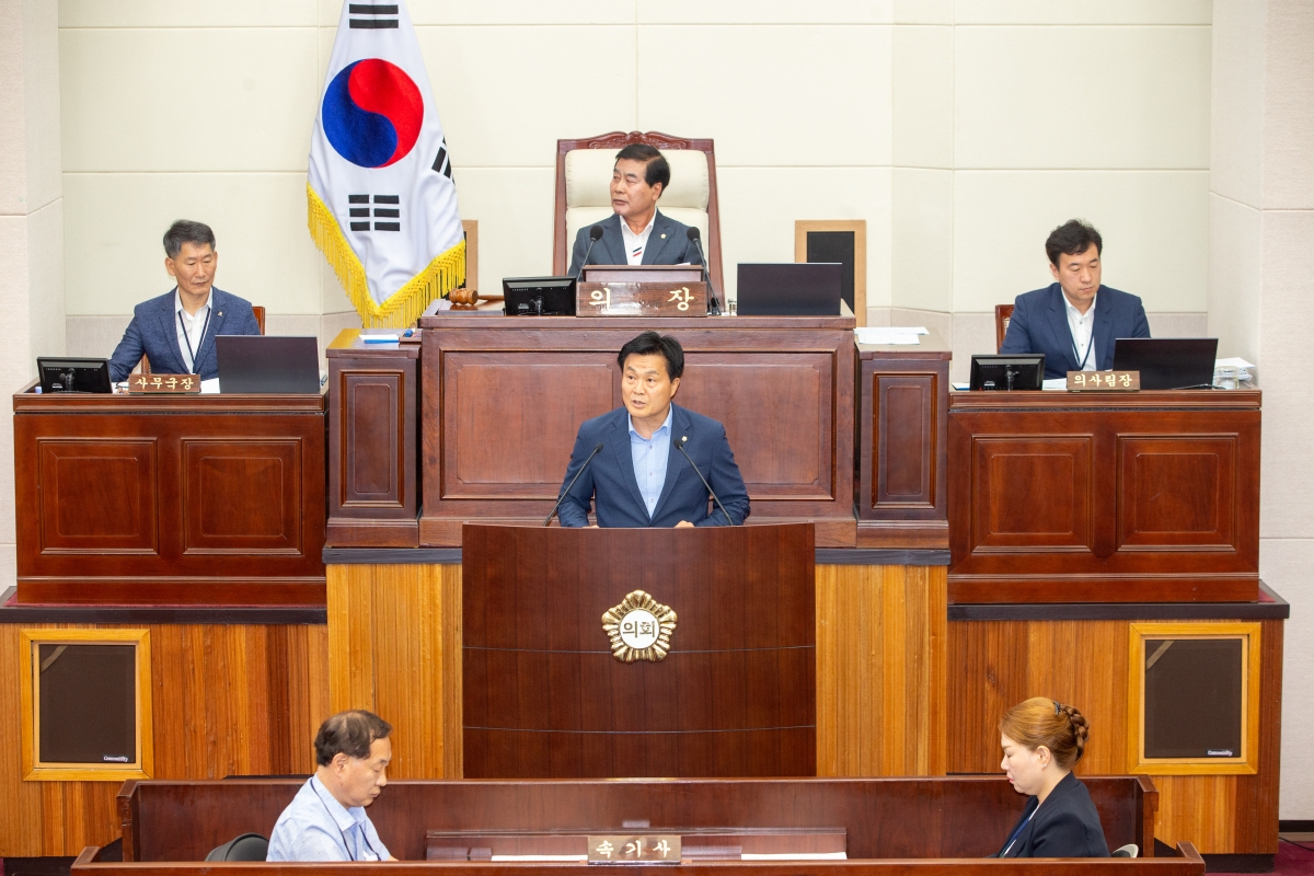 20230705-014[_P7U7700-제269회 임시회 제1차 본회의시 김영태 의회운영위원장 2023년도 구미시의회 회기 연장의 건 제안설명.JPG