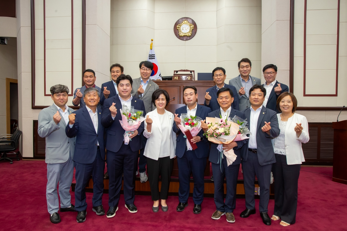 20230705-048[_P7U7802-제9대 구미시의회 개원 1주년 기념행사시 행정사무감사 우수 의원 및 공무원 표창.JPG