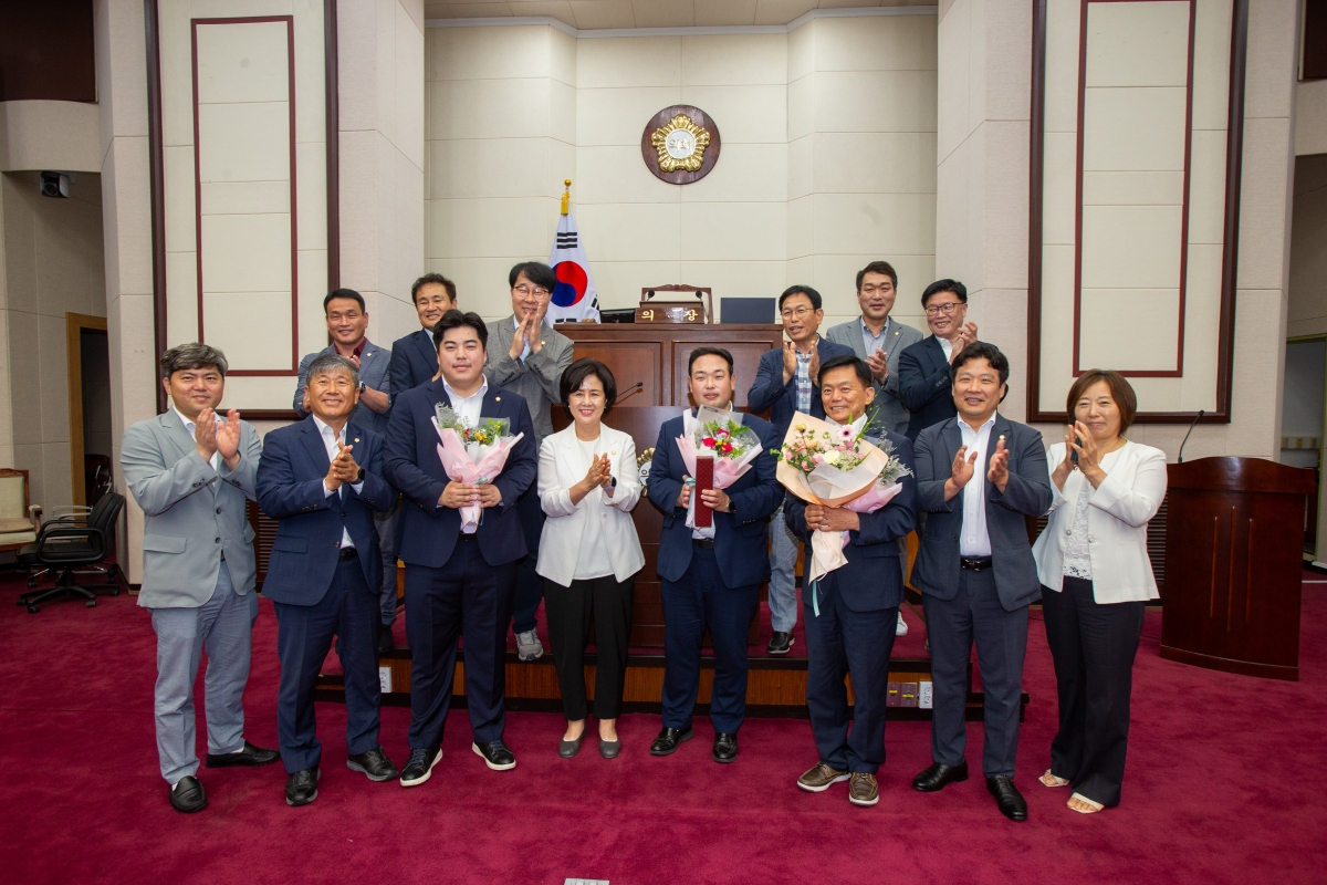 20230705-049[_P7U7805-제9대 구미시의회 개원 1주년 기념행사시 행정사무감사 우수 의원 및 공무원 표창.JPG