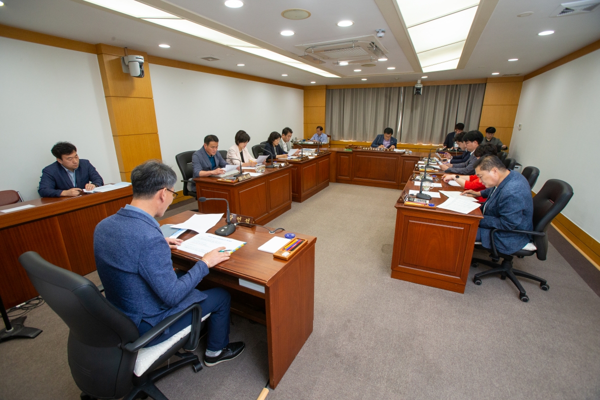 20230706-001[_P7U7856-제269회 임시회 의회운영위원회 소관 2023년도 제1회 추경예산안 예비심사 활동.JPG