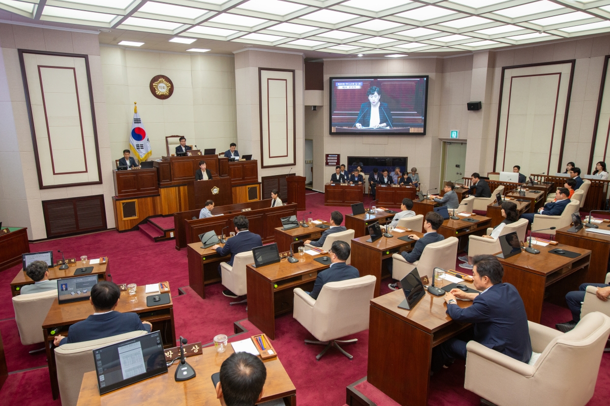 20230713-024[_P7U8695-제269회 임시회 제2차 본희의시 이지연 예산결산특별위원장 특별위원회 활동결과보고.JPG