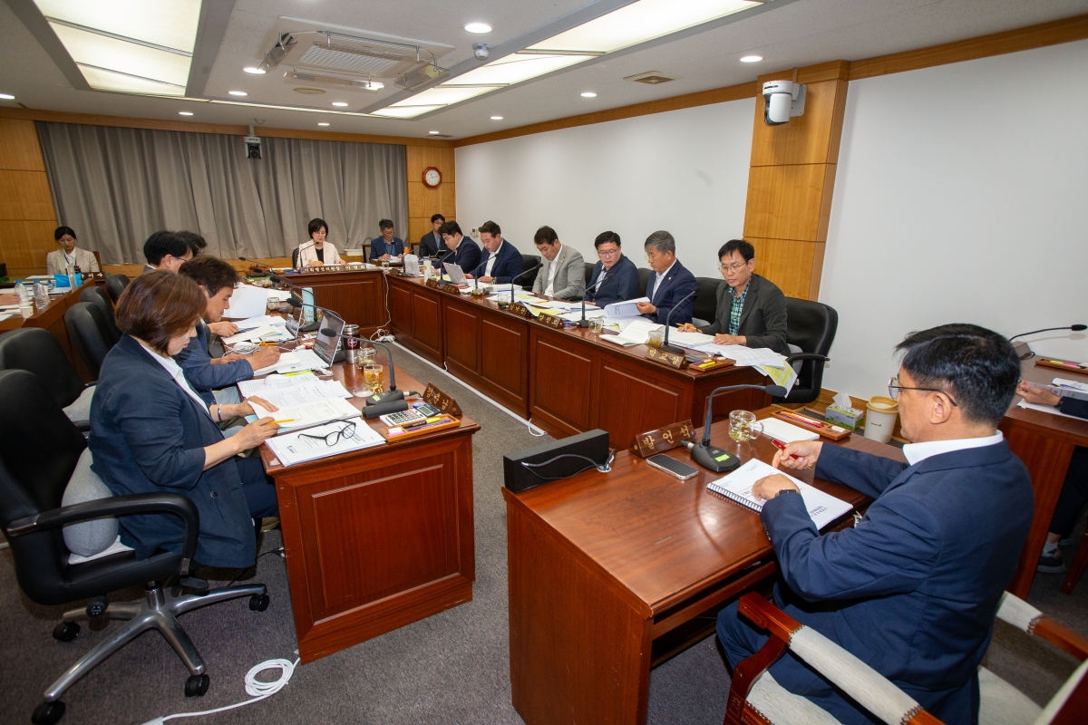 20230706-014[_P7U8005-제269회 임시회 기획행정위원회 조례안 심사활동.JPG