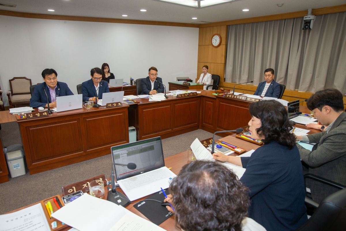 20230706-037[_P7U7967-제269회 임시회 산업건설위원회 조례안 심사활동.JPG