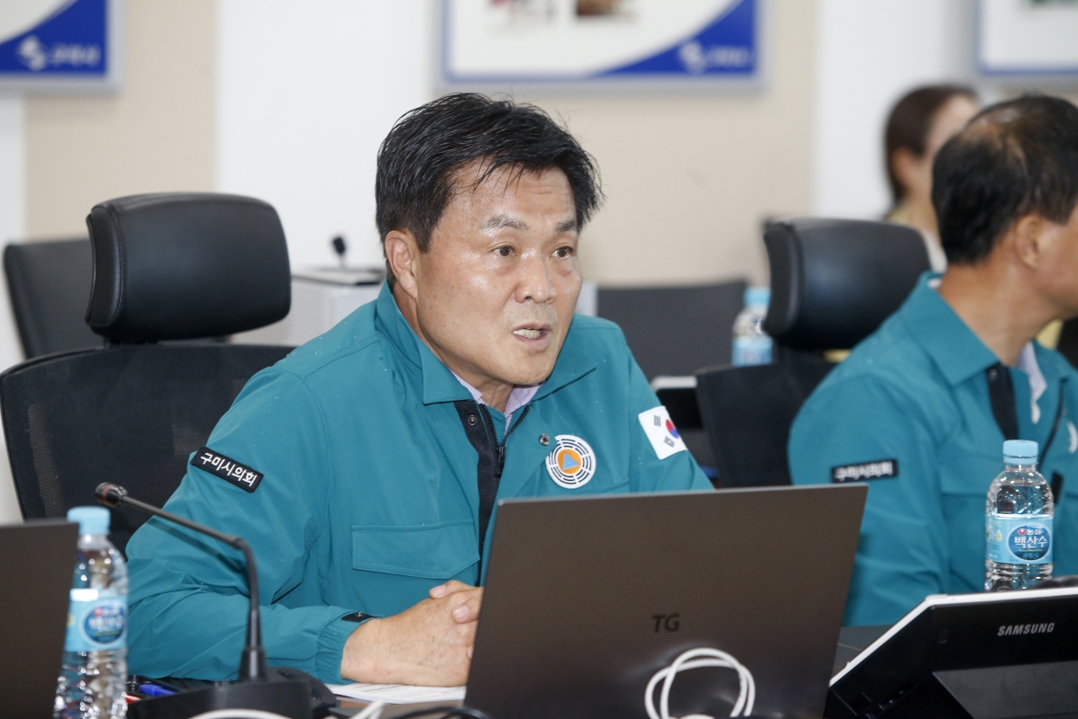 20230809-026[_P7U9884-1-제6호 태풍 카눈 구미시 재난안전대책본부 방문 격려.jpg