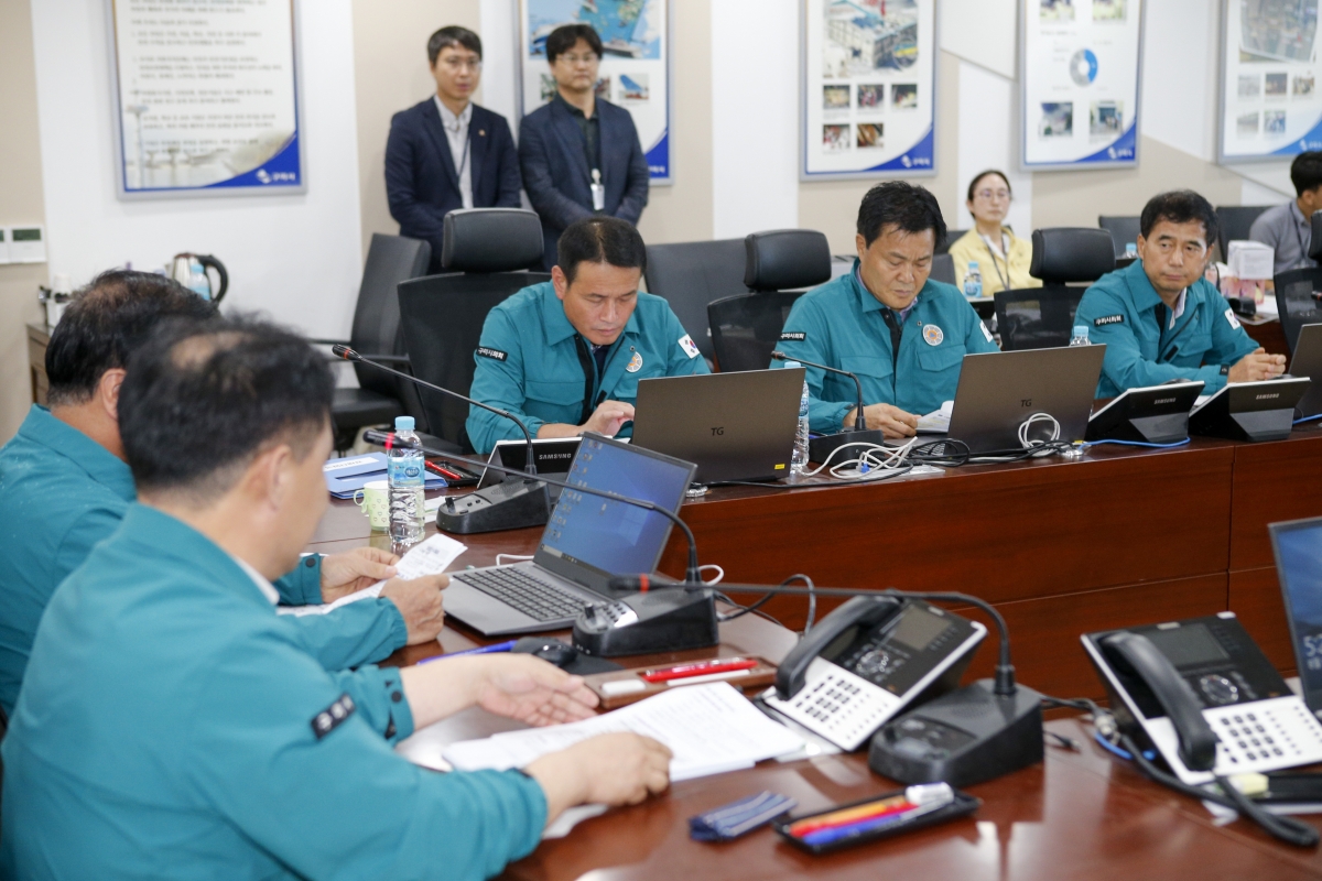 20230809-011[_P7U9844-1-제6호 태풍 카눈 구미시 재난안전대책본부 방문 격려.jpg
