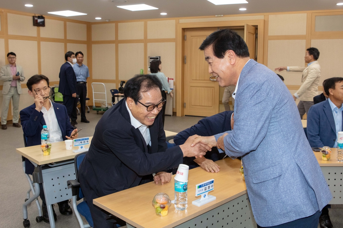 20230814-002[IMG_5823-재)구미시장학재단 장학금 기탁식.jpg