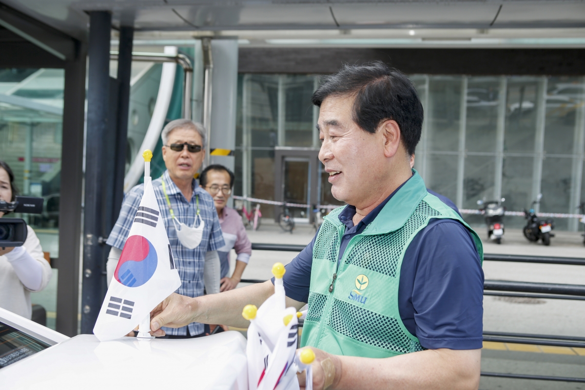 20230815-008[_P7U0334-1-제78주년 광복절 기념 태극기달기 캠페인.jpg