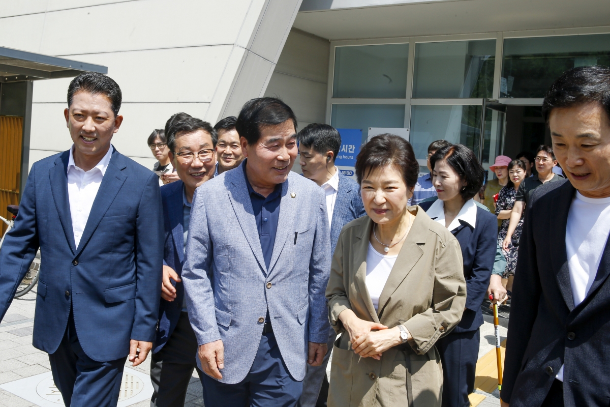 20230815-060[_P7U0579-1-박근혜 전 대통령께서 박정희 대통령 생가 및 역사자료관 방문.jpg
