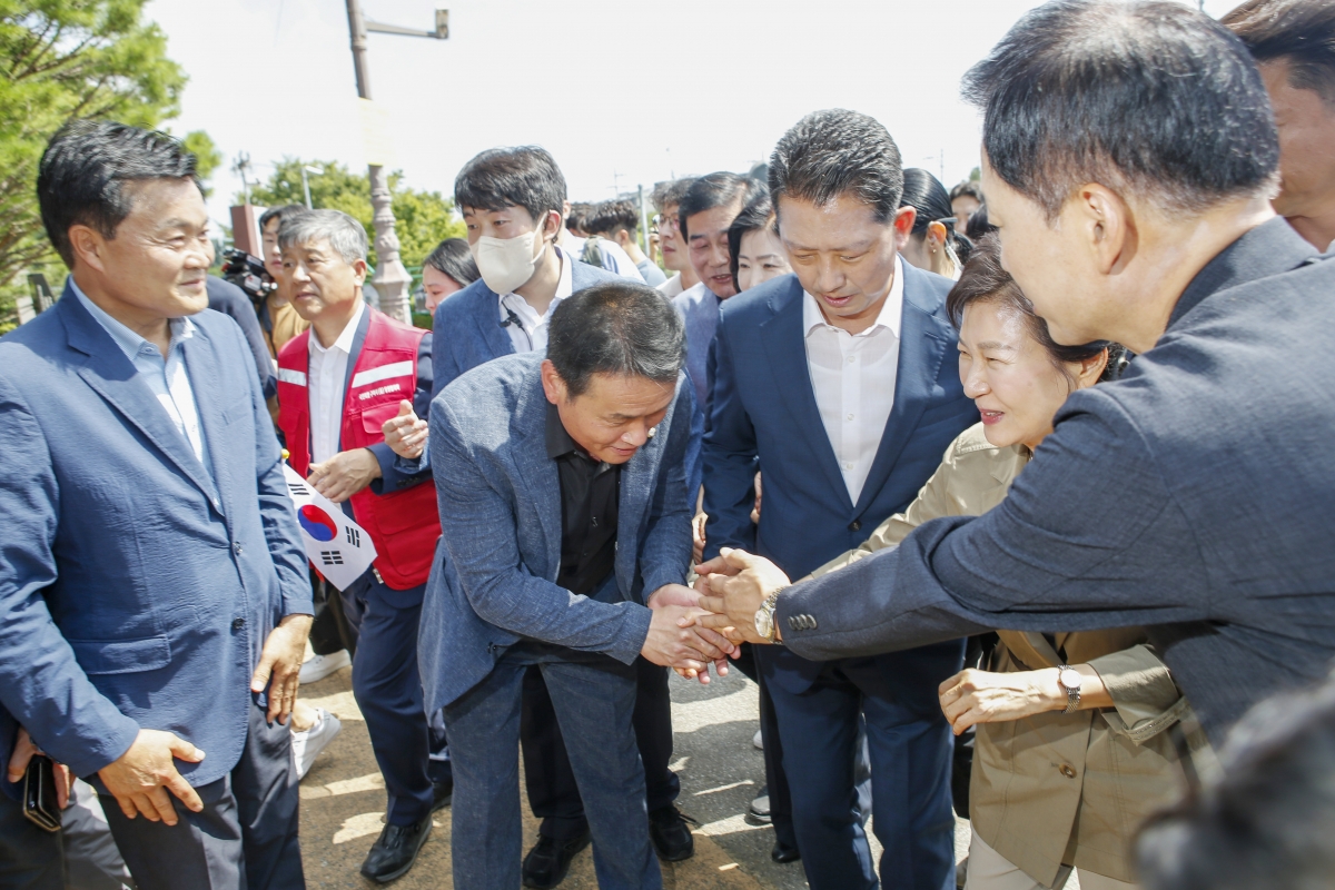 20230815-024[_P7U0391-1-박근혜 전 대통령께서 박정희 대통령 생가 및 역사자료관 방문.jpg