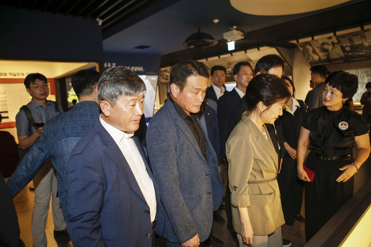 20230815-053[_P7U0528-1-박근혜 전 대통령께서 박정희 대통령 생가 및 역사자료관 방문.jpg