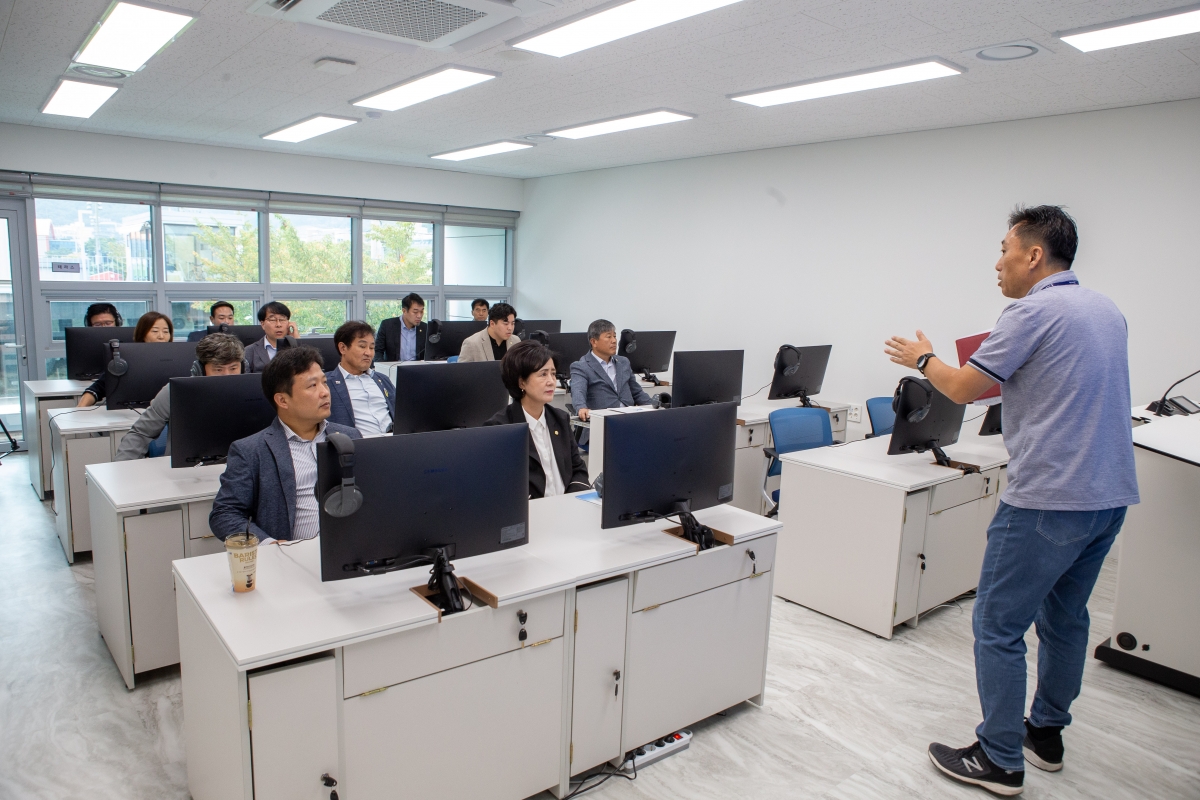 20230913-015[_P7U0560-제270회 임시회 기획행정위원회 구미영상미디어센터 현장방문.JPG