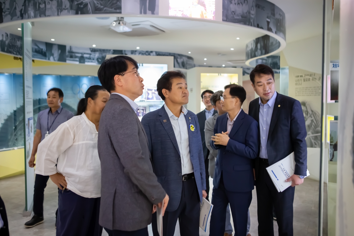 20230913-051[_P7U0673-제270회 임시회 기획행정위원회 박세직 기념 전시실 현장방문.JPG