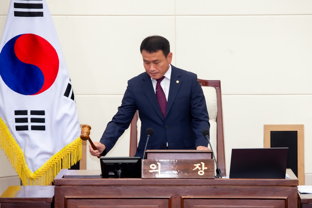 20230914-004[_P7U0814-제270회 임시회 제2차 본회의시 장세구 부의장 회의주재.JPG