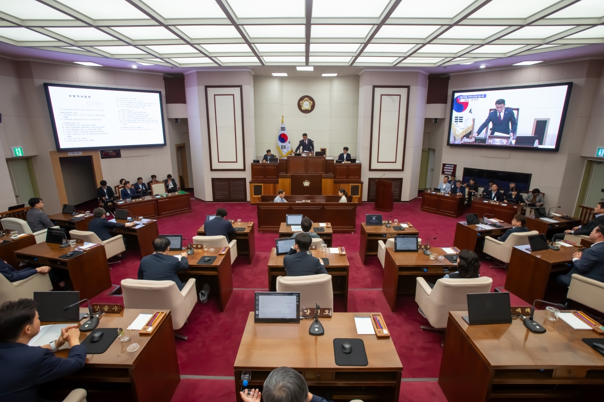 20230914-002[_P7U0842-제270회 임시회 제2차 본회의시 장세구 부의장 회의주재.JPG