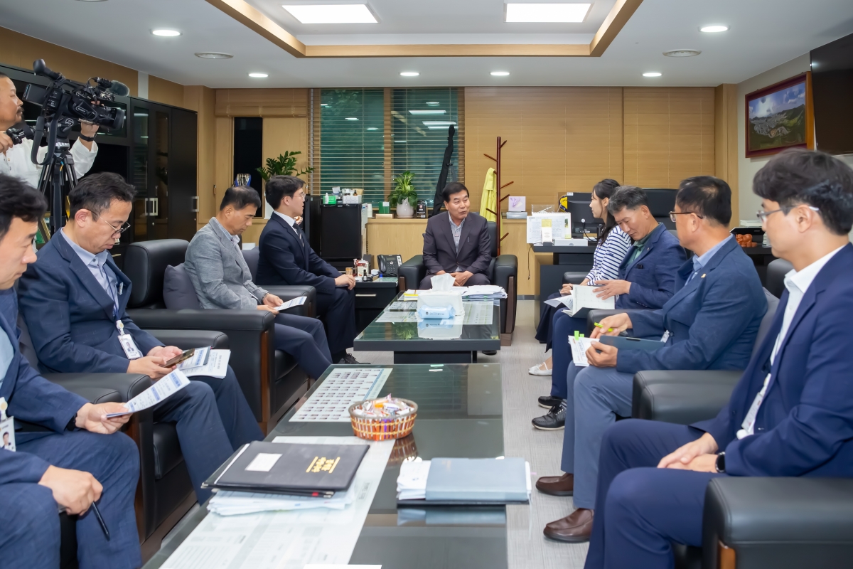 20230926-011[_P7U2126-구미시의회 신규공무원 임용장 수여식.JPG