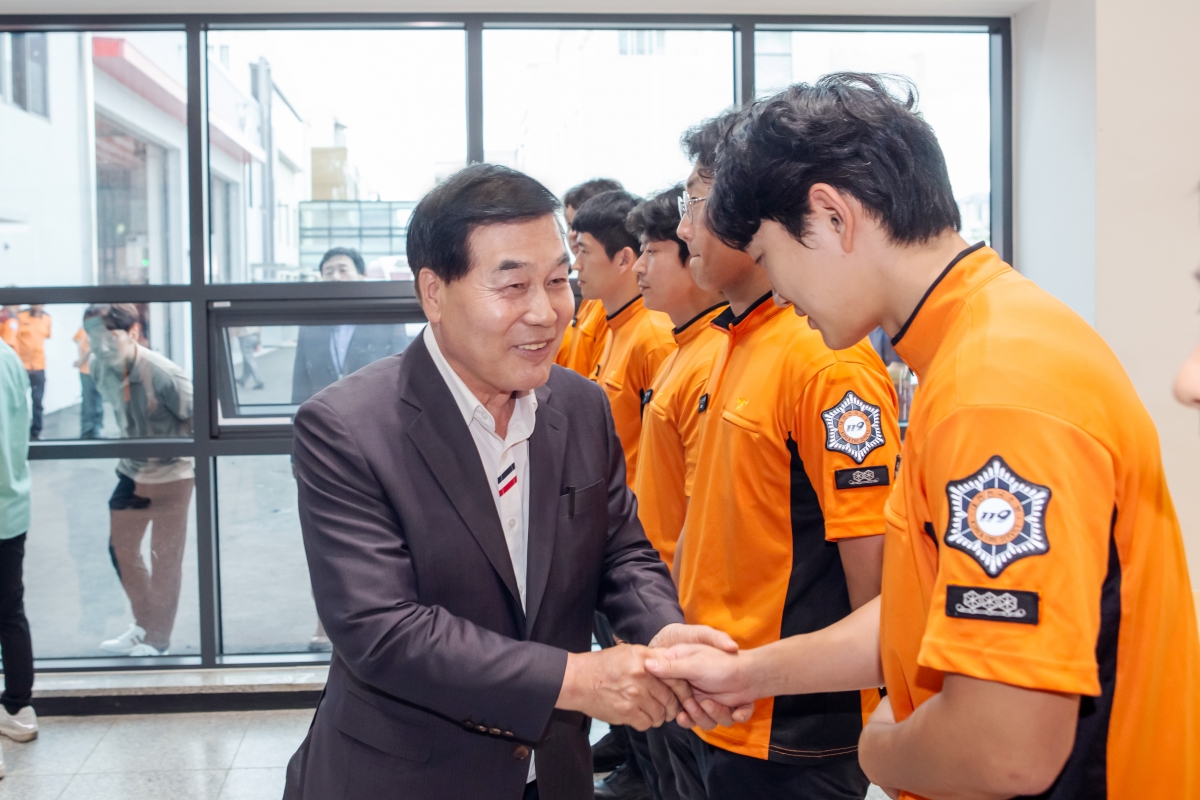20230927-013[_P7U2262-추석맞이 구미소방서 상황실 근무자 방문 격려.jpg