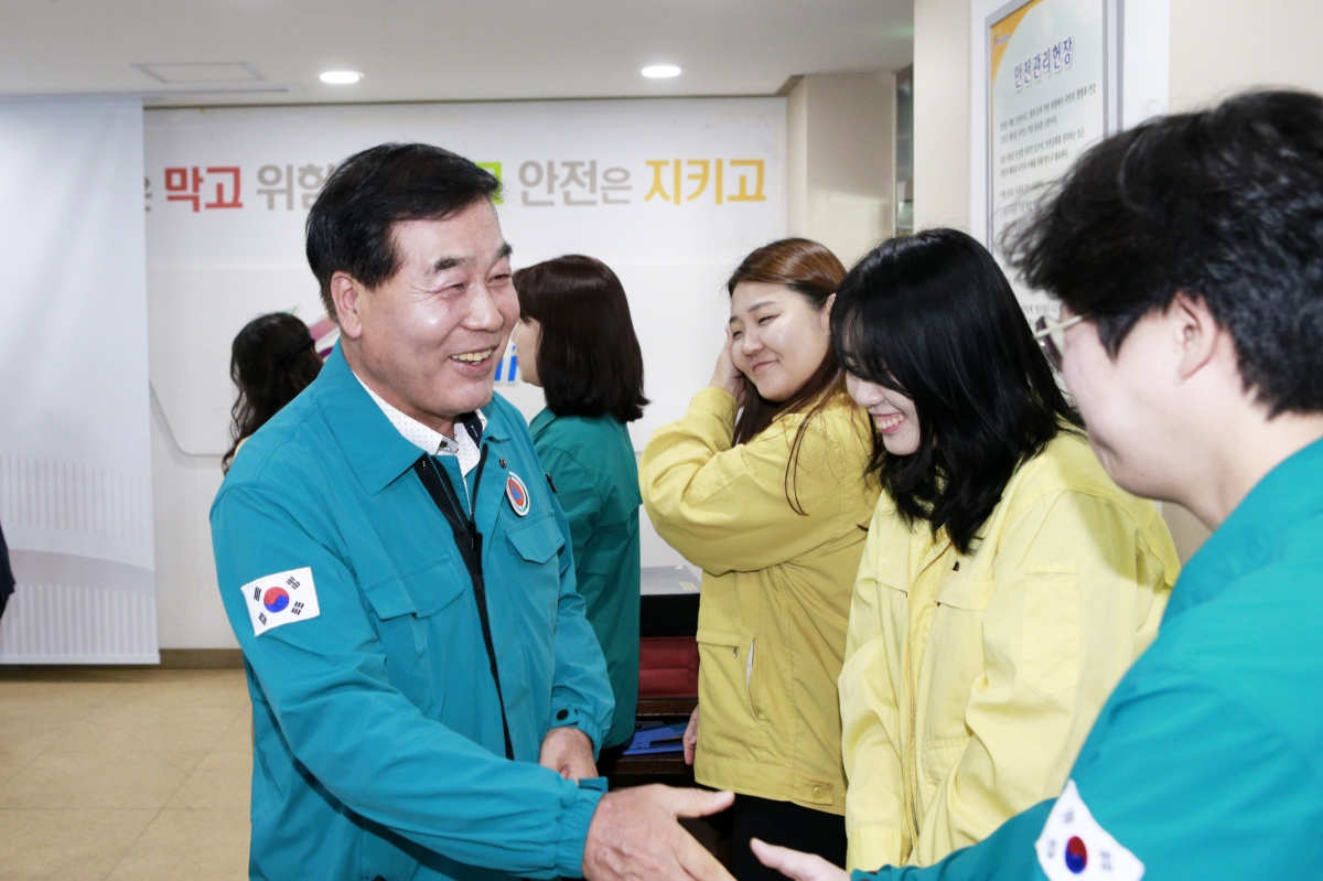 20230928-007[_P7U2327 복사-추석맞이 구미시청 재난안전상황실 방문 격려.jpg