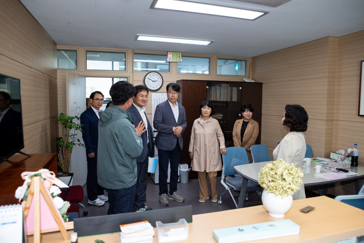 20231011-038[_P7U3312-의원연구단체 자치법규 연구회 문경시의회 방문.JPG