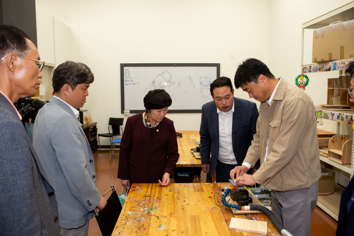 20231012-027[_P7U3641-의원연구단체 탄소중립 연구회 김천녹색미래과학관 방문.JPG