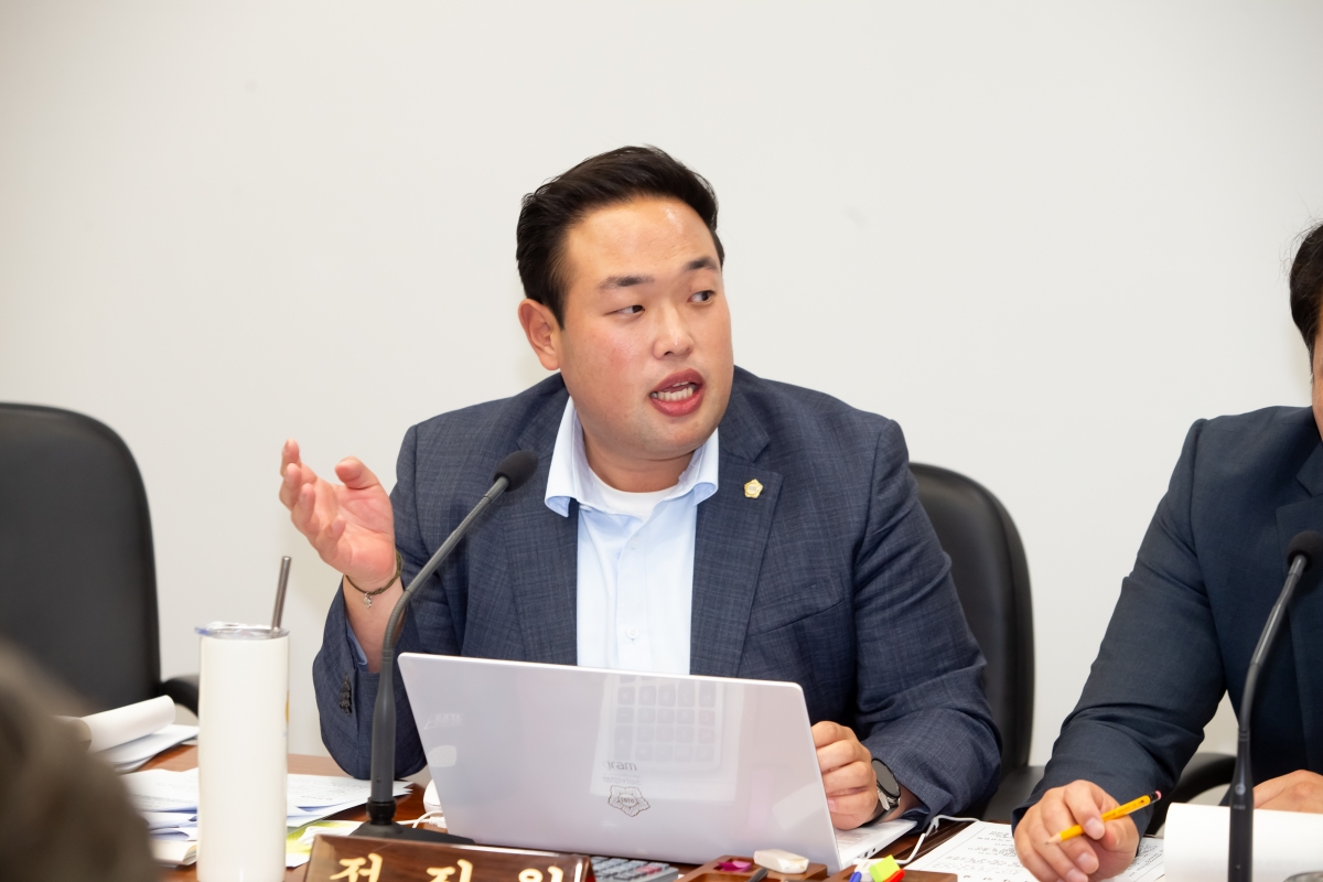 20231017-044[_P7U4484-제271회 임시회 기획행정위원회 조례안 심사활동.JPG