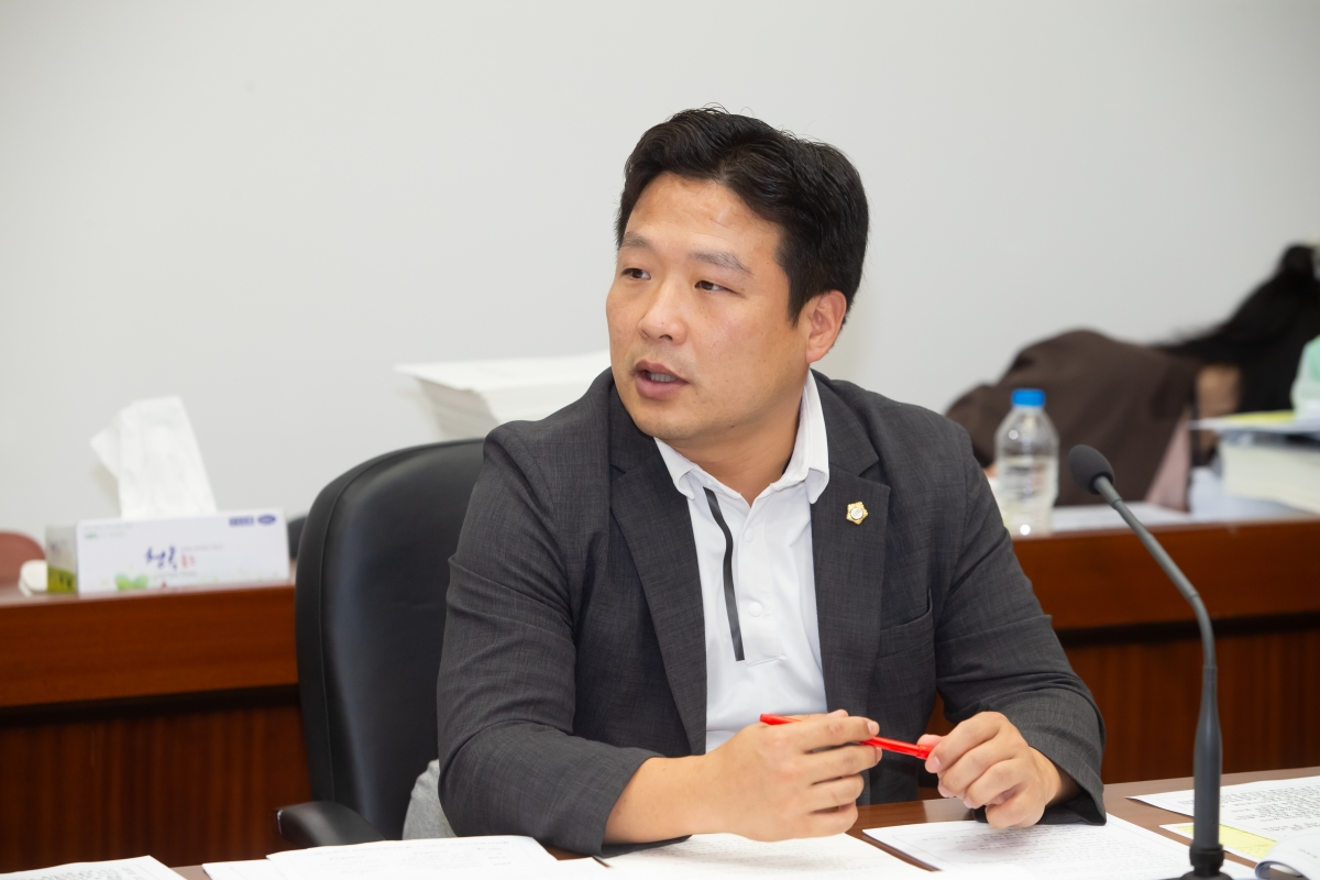 20231017-047[_P7U4494-제271회 임시회 기획행정위원회 조례안 심사활동.JPG