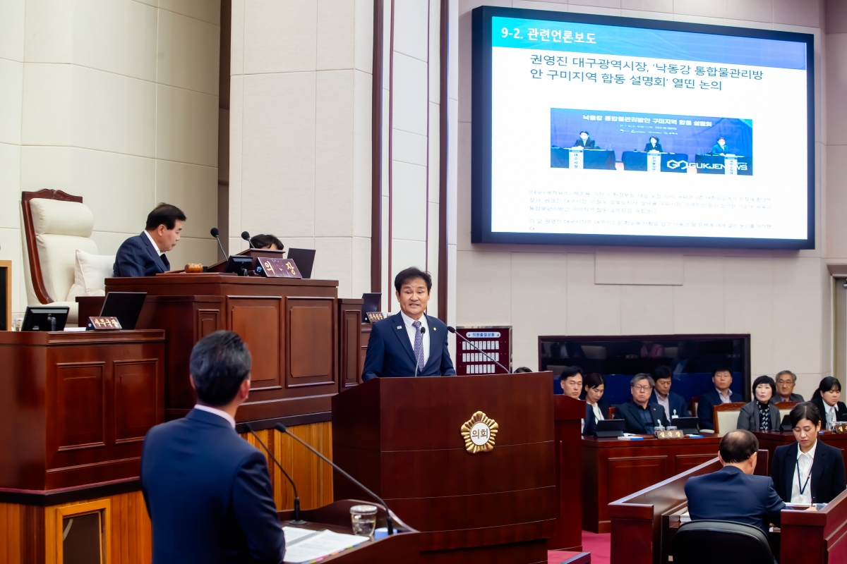 20231025-023[_P7U5845-제271회 임시회 제2차 본회의시 김재우 의원 시정질문.jpg